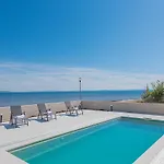 Serena Luxury Seafront Escape With Pool Villa