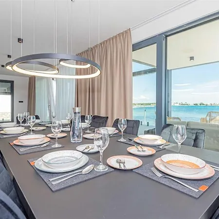 Villa Serena Luxury Seafront Escape With Pool Privlaka (Zadar)
