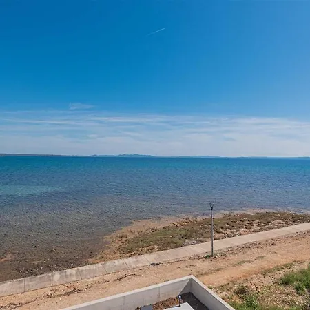 Вилла Serena Luxury Seafront Escape With Pool *
