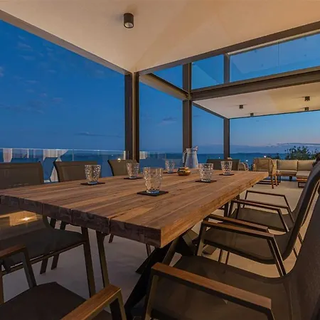 Serena Luxury Seafront Escape With Pool * プリヴラカ