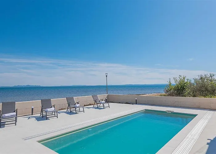 Serena Luxury Seafront Escape With Pool ヴィラ
